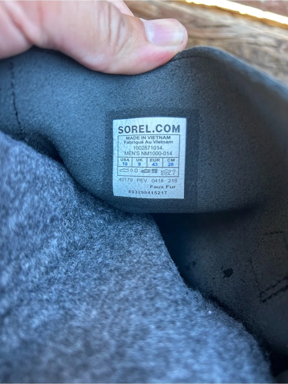 Sorel Black and Cream Caribou Waterproof Winter Boots size: 10
